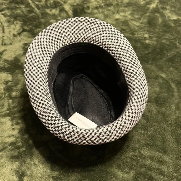 Hat - Picture 3 of 3